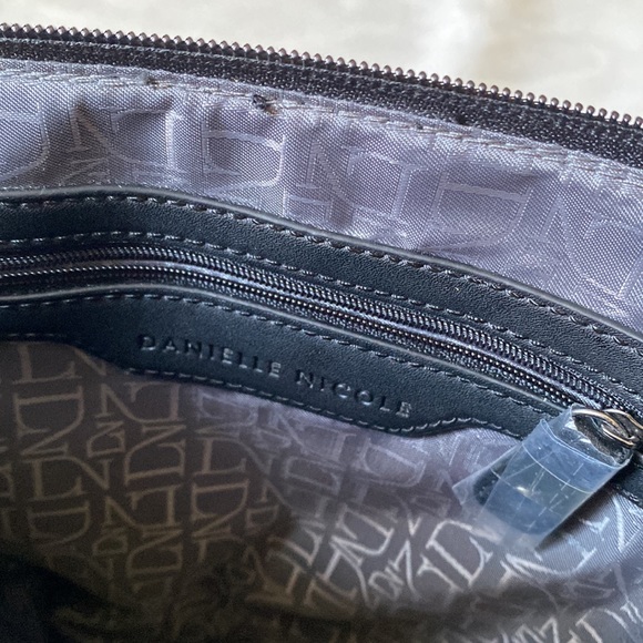 Danielle Nicole Grey Black Fleece satchel with crossbody strap, handbad NWOT - Picture 7 of 8